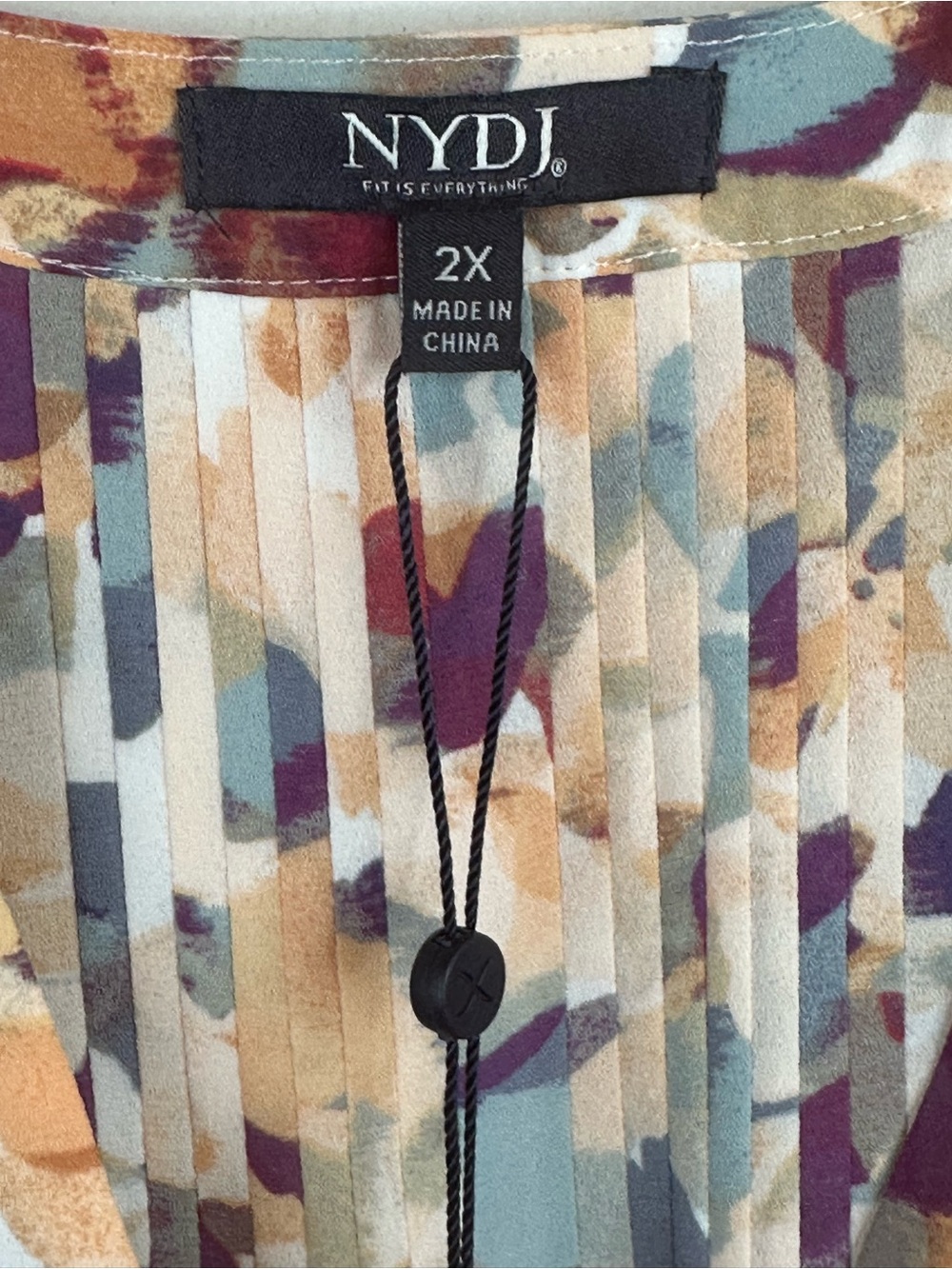 NYDJ Floral Print V-Neck Blouse in Cream and Purple, size 2X, NWT - Picture 2 of 6